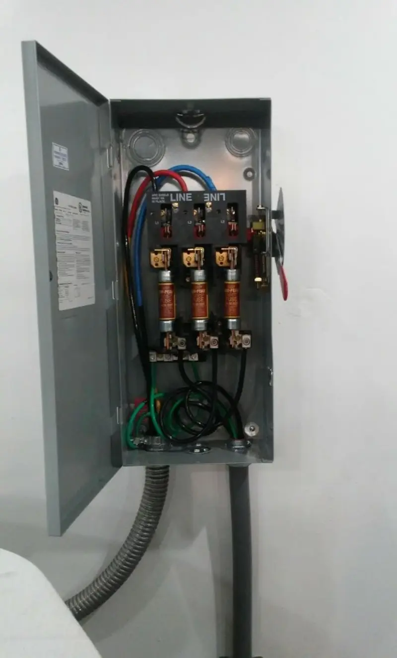 Three-phase disconnect switch installed for Smoke Detector Installation in San Antonio Heights